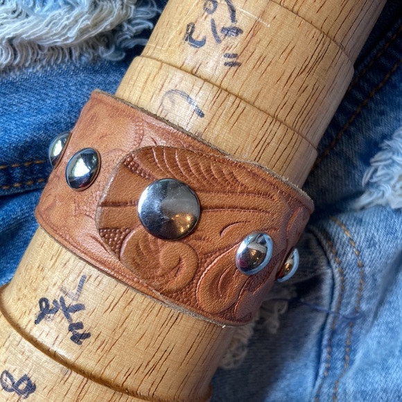 Remington cuff, up to 7 1/4” wrist - Picture 6 of 7